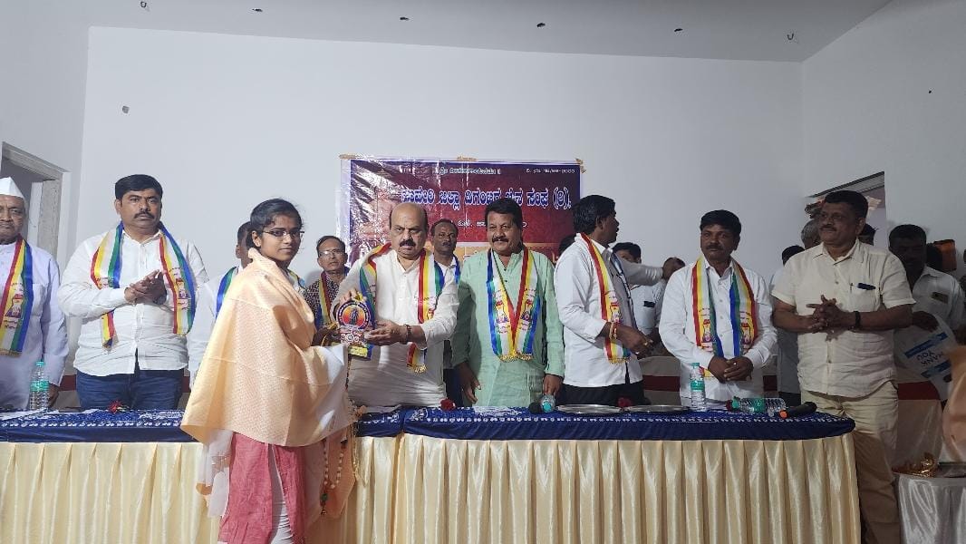 ಯಾರಿಗೆ ಉಪಕಾರ ಸ್ಮರಣೆ ಇರುವುದಿಲ್ಲವೋ ಅವರು ಅದರ ಭಾರ ಹೊತ್ತುಕೊಂಡು ತಿರುಗಾಡುತ್ತಾರೆ: ಬಸವರಾಜ ಬೊಮ್ಮಾಯಿ
