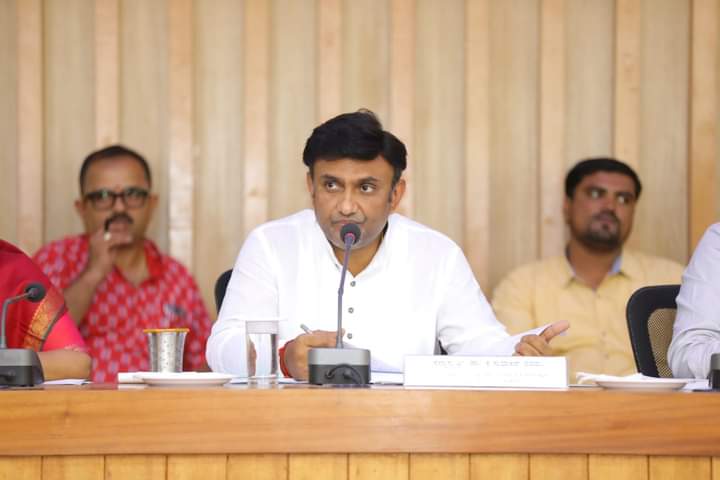 ಕೇಂದ್ರ ಪುರಸ್ಕೃತ ಯೋಜನೆಗಳು ಪ್ರತಿಯೊಬ್ಬ ಅರ್ಹ ಫಲಾನುಭವಿಗೆ ಸಿಗುವಂತಾಗಬೇಕು: ಸಂಸದ ಡಾ.ಕೆ ಸುಧಾಕರ್