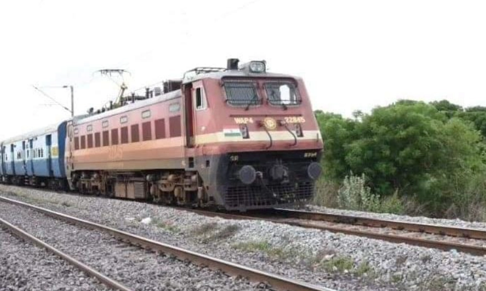 FROM DODDABALAPURA RAILWAY POLICE: ರೈಲಿನಿಂದ ಬಿದ್ದು ಸಾವು..!