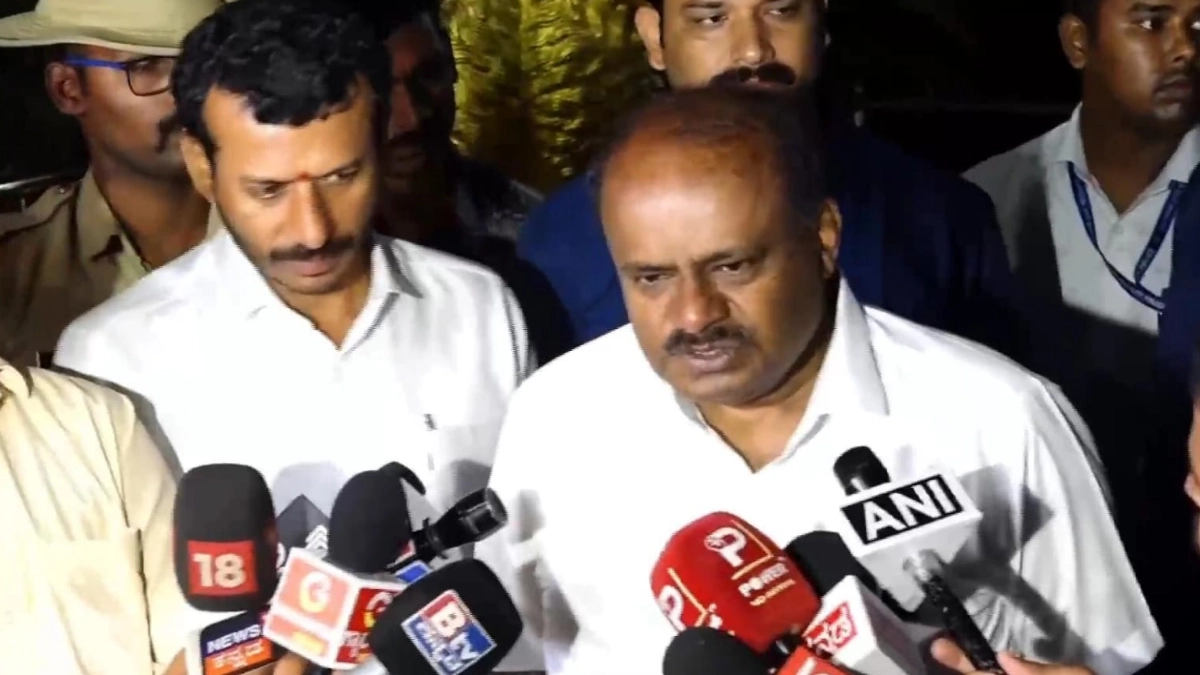 ಲೋಕಾಯುಕ್ತ ಅಧಿಕಾರಿಗಳ ಮುಂದೆ ಹಾಜರಾದ ಹೆಚ್.ಡಿ. ಕುಮಾರಸ್ವಾಮಿ.. ರಾಜ್ಯ ಸರ್ಕಾರದ ವಿರುದ್ಧ ವಾಗ್ದಾಳಿ