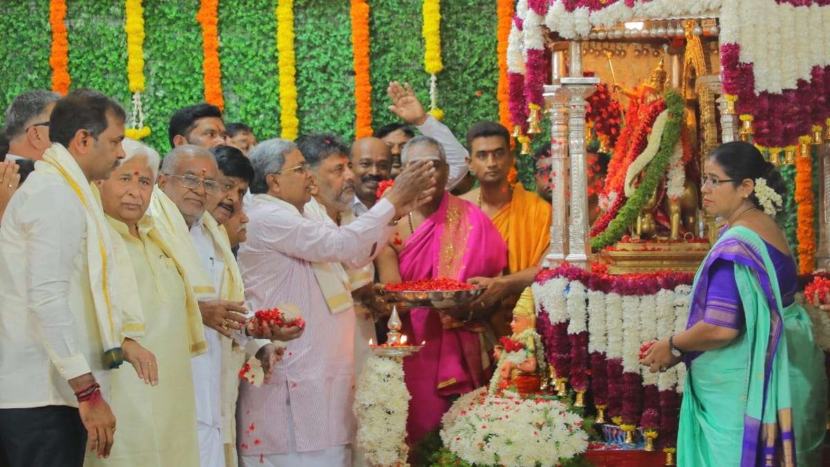 ನಾಡ ದೇವತೆಗೆ ಅಗ್ರಪೂಜೆಯೊಂದಿಗೆ ಮೈಸೂರು ದಸರಾಗೆ ಚಾಲನೆ