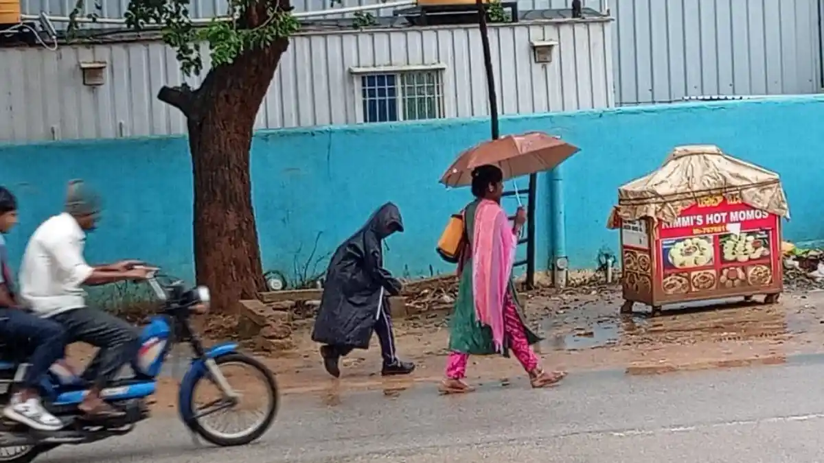 weather: ದೊಡ್ಡಬಳ್ಳಾಪುರದಲ್ಲಿ ಸತತ ಮೂರನೇ ದಿನ ಮಳೆ; ಜನಜೀವನ ಸಂಪೂರ್ಣ ಅಸ್ತವ್ಯಸ್ತ