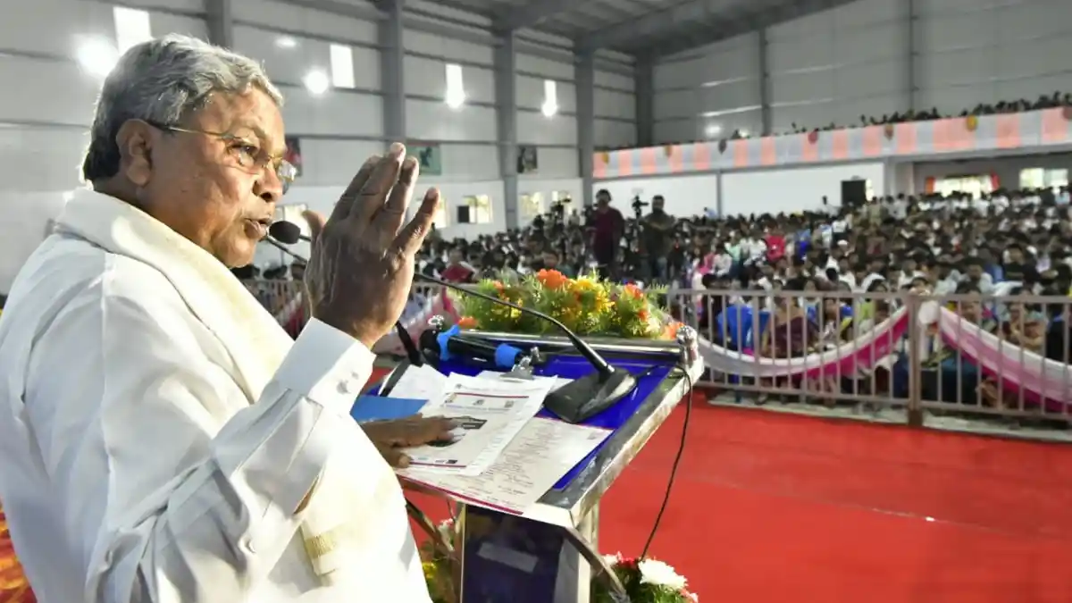 ವಿದ್ಯಾವಂತರು ಮಾನವೀಯತೆಯ ಗುಣವನ್ನು ರೂಢಿಸಿಕೊಳ್ಳಿ: ವಿದ್ಯಾರ್ಥಿಗಳಿಗೆ ಸಿಎಂ ಕರೆ