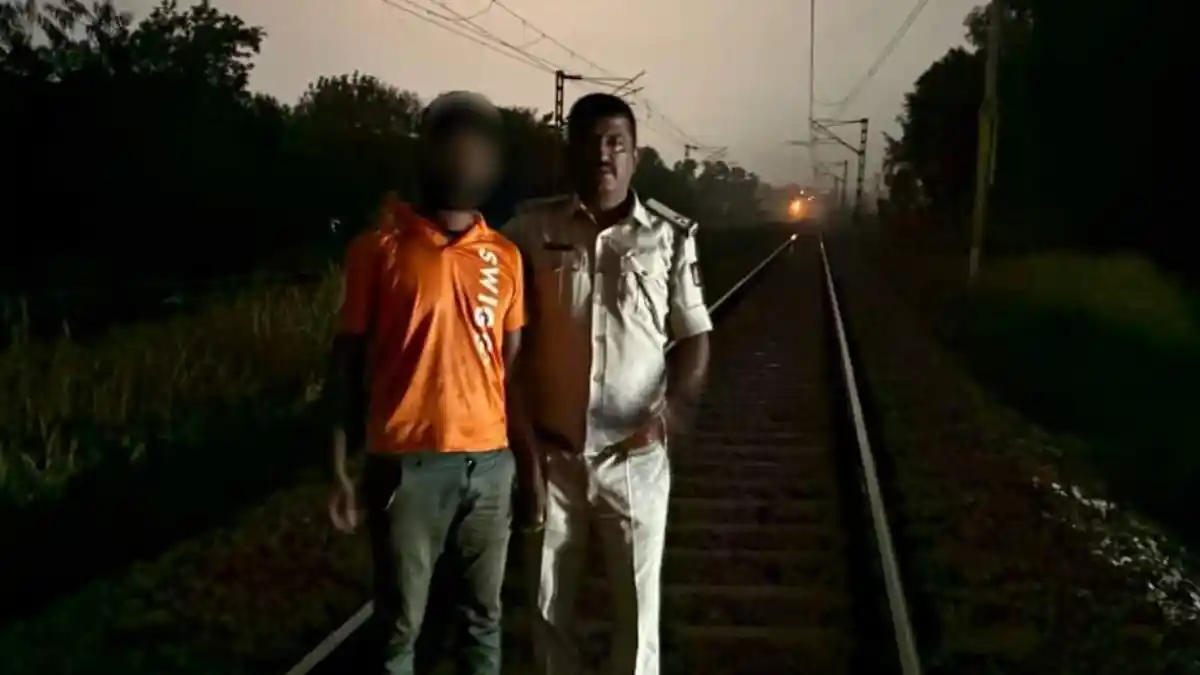 ಆತ್ಮಹತ್ಯೆಗೆ ಮುಂದಾದವನ ರಕ್ಷಿಸಿದ ಪೊಲೀಸರು: ಕೊನೆಯ ಕ್ಷಣದ ಕಾರ್ಯಾಚರಣೆ ರೋಚಕ.. ವ್ಯಾಪಕ ಪ್ರಶಂಸೆ
