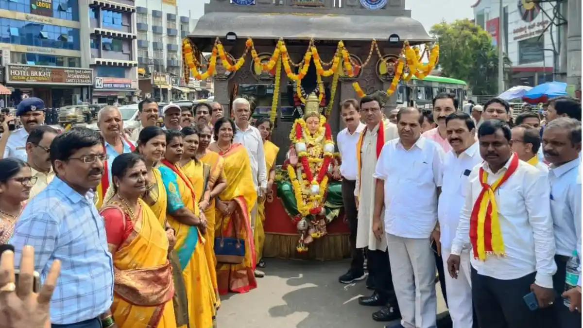 ಕನ್ನಡ ಹೃದಯಸ್ಪರ್ಶಿ ಭಾಷೆ: ಕನ್ನಡ ಜ್ಯೋತಿ ಹೊತ್ತ ಕನ್ನಡದ ರಥಯಾತ್ರೆಗೆ ಅದ್ಧೂರಿ ಸ್ವಾಗತ