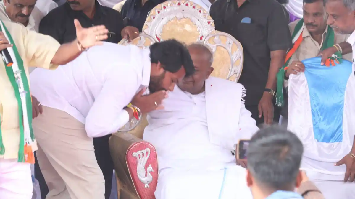 ಚನ್ನಪಟ್ಟಣ ಉಪಸಮರ; ನಿಖಿಲ್ ಪರ HD ದೇವೇಗೌಡರ ಅಬ್ಬರದ ಪ್ರಚಾರ