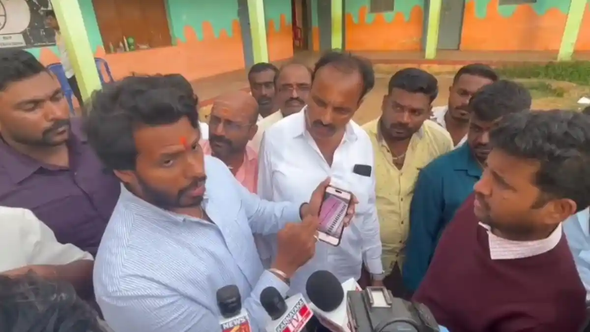 ಉಪಸಮರ: ಮತಗಟ್ಟೆಯಲ್ಲಿ ಇವಿಎಂ ಬದಲು ಆರೋಪ..? ನಿಖಿಲ್‌ ಕುಮಾರಸ್ವಾಮಿ ಹೇಳಿದ್ ಏನು Video ನೋಡಿ