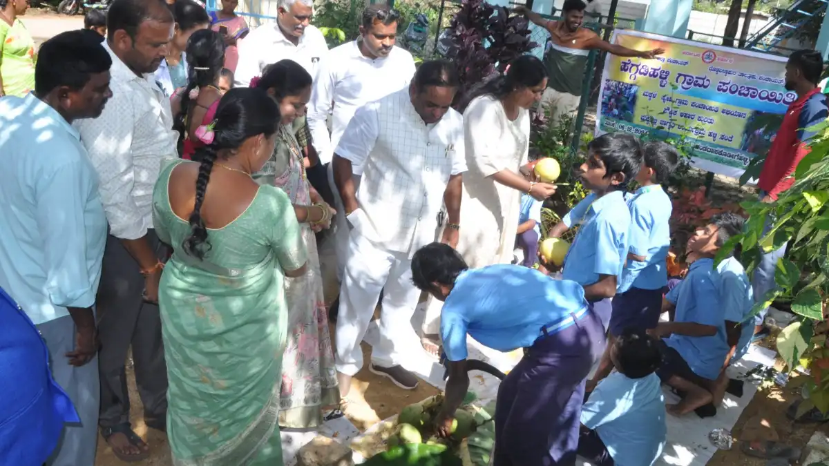 Doddaballapura: ಮಕ್ಕಳ ಹಳ್ಳಿ ಸಂತೆಯಲ್ಲಿ ದಾಖಲೆ ವಹಿವಾಟು..!