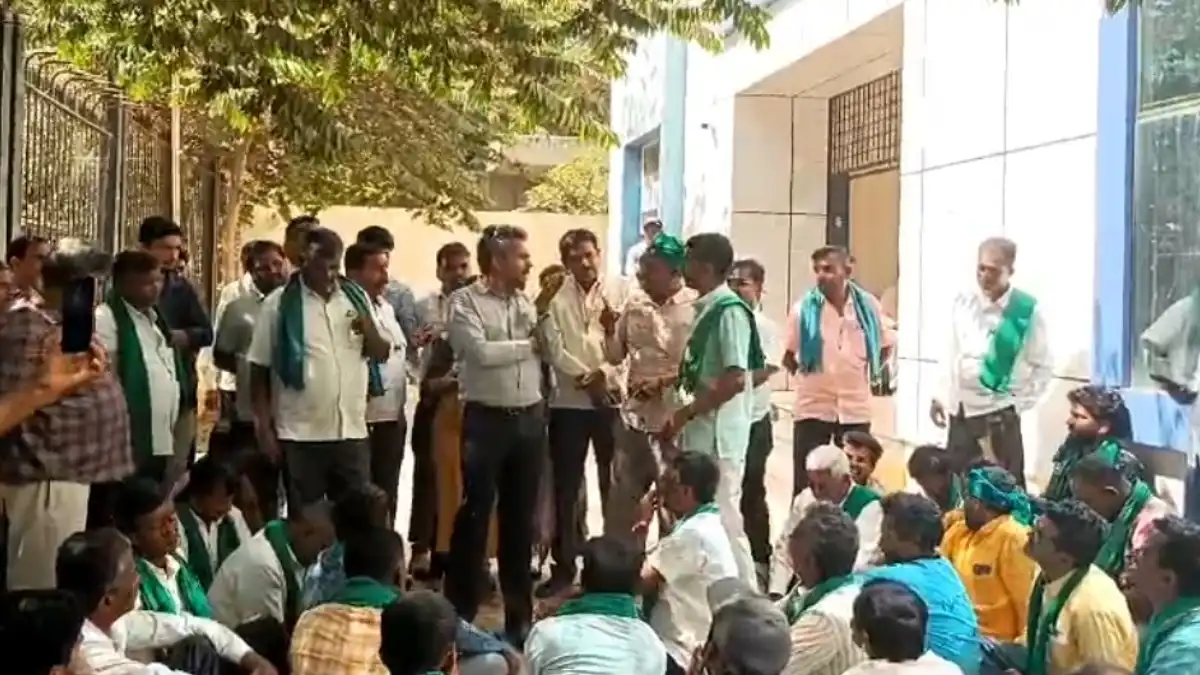 ವಿದ್ಯುತ್ ವ್ಯತ್ಯಯ: ದೊಡ್ಡಬಳ್ಳಾಪುರದಲ್ಲಿ ರೈತರ ಪ್ರತಿಭಟನೆ| Video