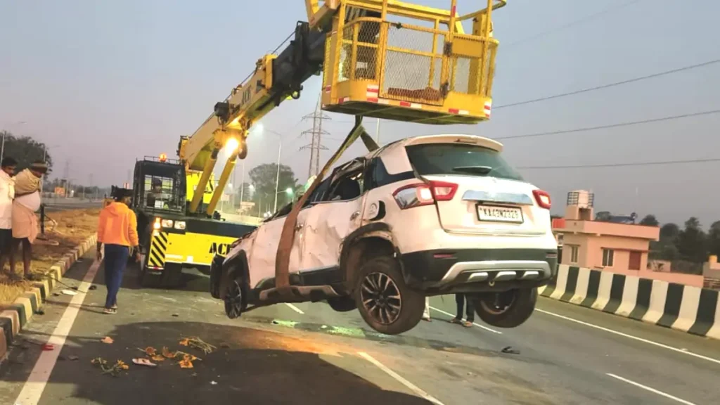 Doddaballapura: Accident while coming from a friend's wedding.. One died..!