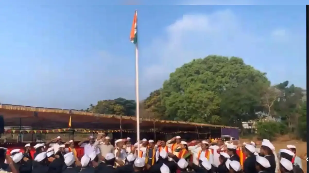 ಕನಸವಾಡಿಯಲ್ಲಿ ಅಕ್ಷರ ಜಾತ್ರೆ; ಧ್ವಜಾರೋಹಣ ನೆರವೇರಿಸಿದ ಜಿಲ್ಲಾಧಿಕಾರಿ