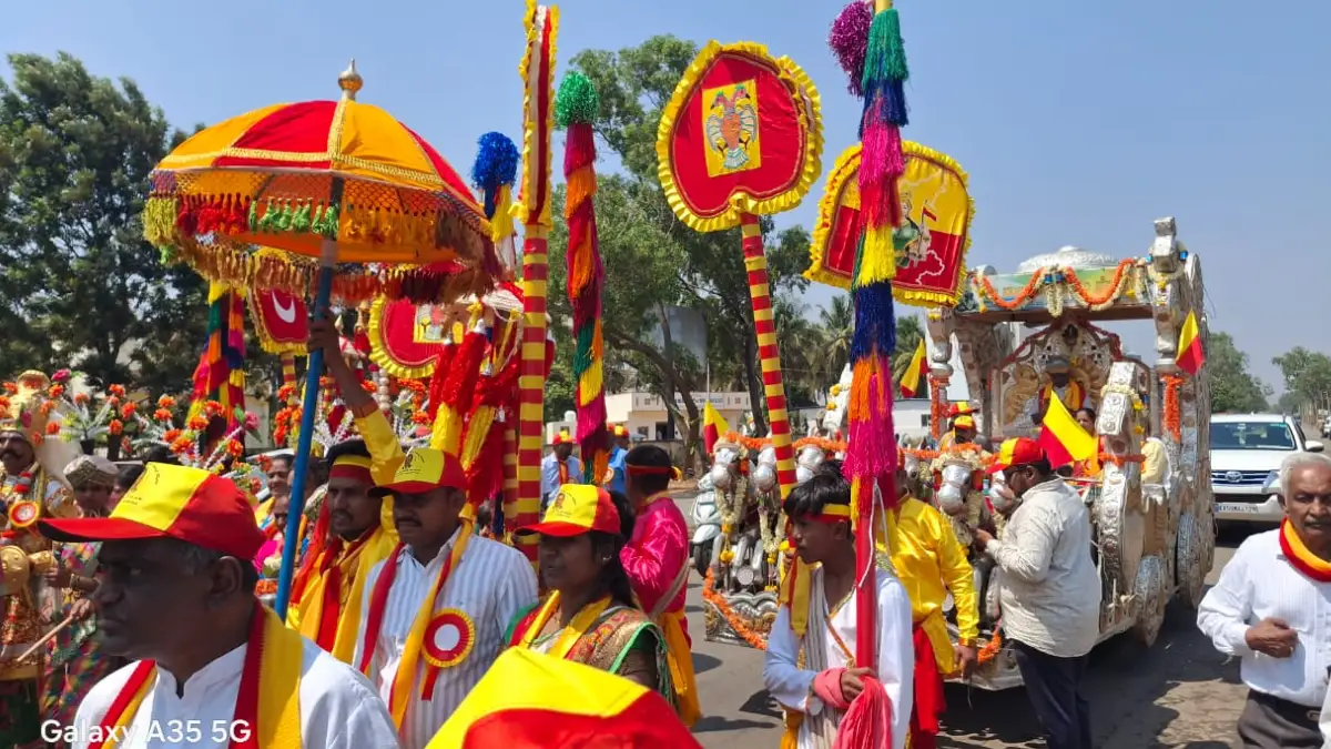 ಕನಸವಾಡಿಯಲ್ಲಿ ಅಕ್ಷರ ಜಾತ್ರೆ; ಅಧ್ಯಕ್ಷರ ಮೆರವಣಿಗೆಗೆ ಚಾಲನೆ