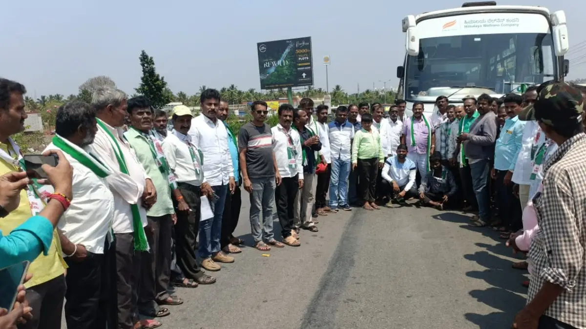 ಸಾಕಪ್ಪ ಸಾಕು ಕಾಂಗ್ರೆಸ್ ಸರ್ಕಾರ; ಬಿ. ಮುನೇಗೌಡ ನೇತೃತ್ವದಲ್ಲಿ 90 ಬಸ್ಸುಗಳಲ್ಲಿ ಕಾರ್ಯಕರ್ತರು ಭಾಗಿ