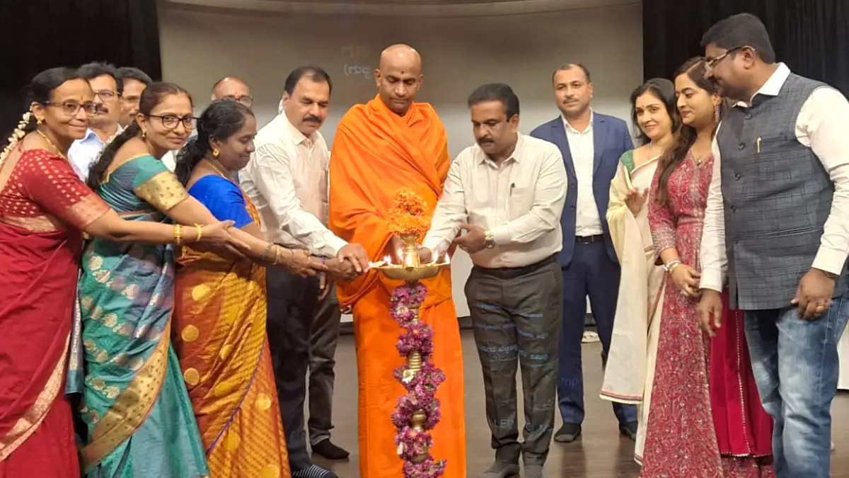 ಶಿಕ್ಷಕರು ಅಂದರೆ ಮಕ್ಕಳ ಮೂಲಕ ಸಮಾಜವನ್ನು ರೂಪಿಸುವ ಸಾಮಾಜಿಕ ರಾಯಭಾರಿಗಳು: ಕೆ.ವಿ.ಪ್ರಭಾಕರ್