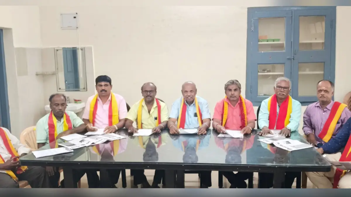 ಸರ್ಕಾರಿ ಶಾಲಾ ಶಿಕ್ಷಕರಿಗೆ ಸರ್ಕಾರಿ ಶಾಲೆಗಳ ಬಗ್ಗೆ ನಂಬಿಕೆ ಇಲ್ಲ: ಕನ್ನಡ ಪಕ್ಷದ ಮುಖಂಡರಿಂದ ಆರೋಪ