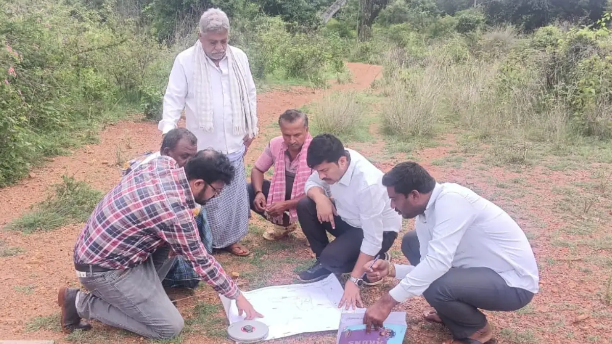 ದೊಡ್ಡಬಳ್ಳಾಪುರ: ಪ್ರಧಾನಮಂತ್ರಿ ಕೃಷಿ ಸಿಂಚಾಯಿ ಯೋಜನೆಗೆ ಅಧಿಕಾರಿಗಳಿಂದ ಸ್ಥಳ ಪರಿಶೀಲನೆ