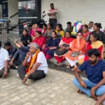 Doddaballapura: Workers protest near Seven Hills Hospital demanding wages..!