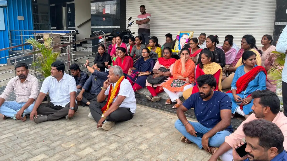 ದೊಡ್ಡಬಳ್ಳಾಪುರ: ವೇತನಕ್ಕಾಗಿ ಒತ್ತಾಯಿಸಿ ಸೆವೆನ್ ಹಿಲ್ಸ್ ಆಸ್ಪತ್ರೆ ಬಳಿ ಕಾರ್ಮಿಕರ ಪ್ರತಿಭಟನೆ..!