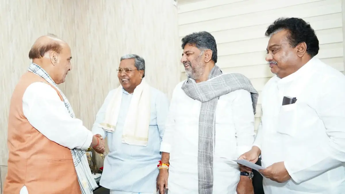 ಸಿಎಂ ನೇತೃತ್ವದ ನಿಯೋಗದಿಂದ ರಕ್ಷಣಾ ಸಚಿವರ ಭೇಟಿ.. 2 ಡಿಫೆನ್ಸ್‌ ಕಾರಿಡಾರ್‌ಗೆ ಮನವಿ