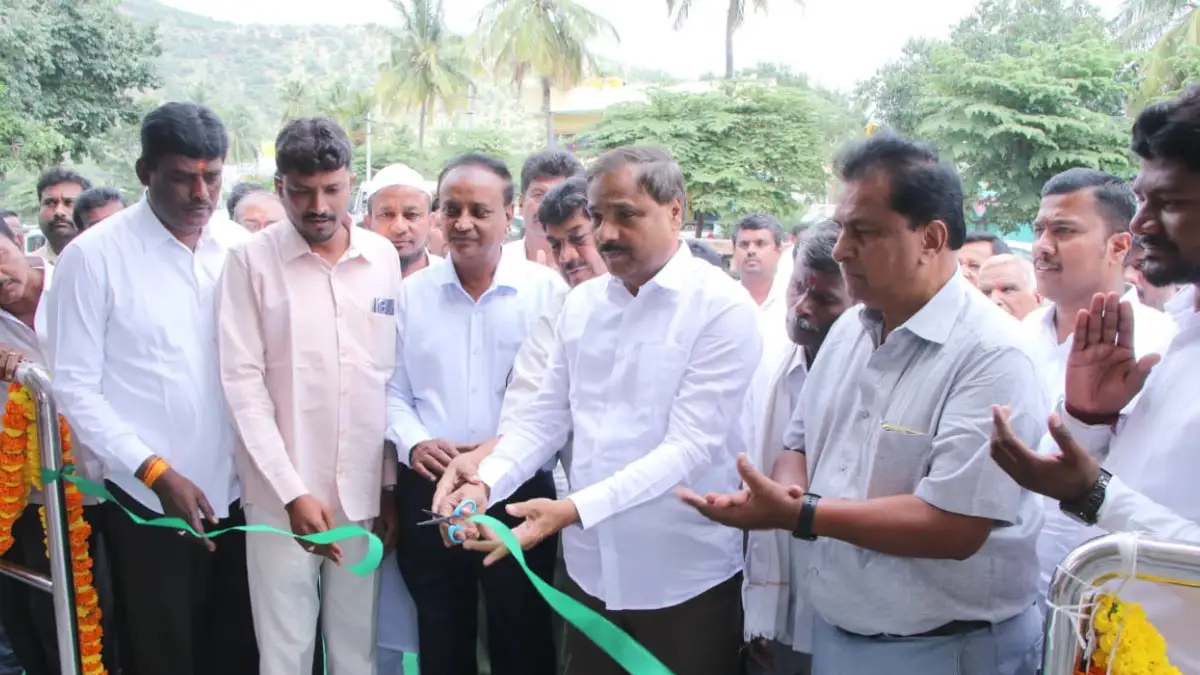 ತಿಪ್ಪಗಾನಹಳ್ಳಿಯಲ್ಲಿ ಬಸ್ ನಿಲ್ದಾಣದ ತಂಗುದಾಣ ಲೋಕಾರ್ಪಣೆ