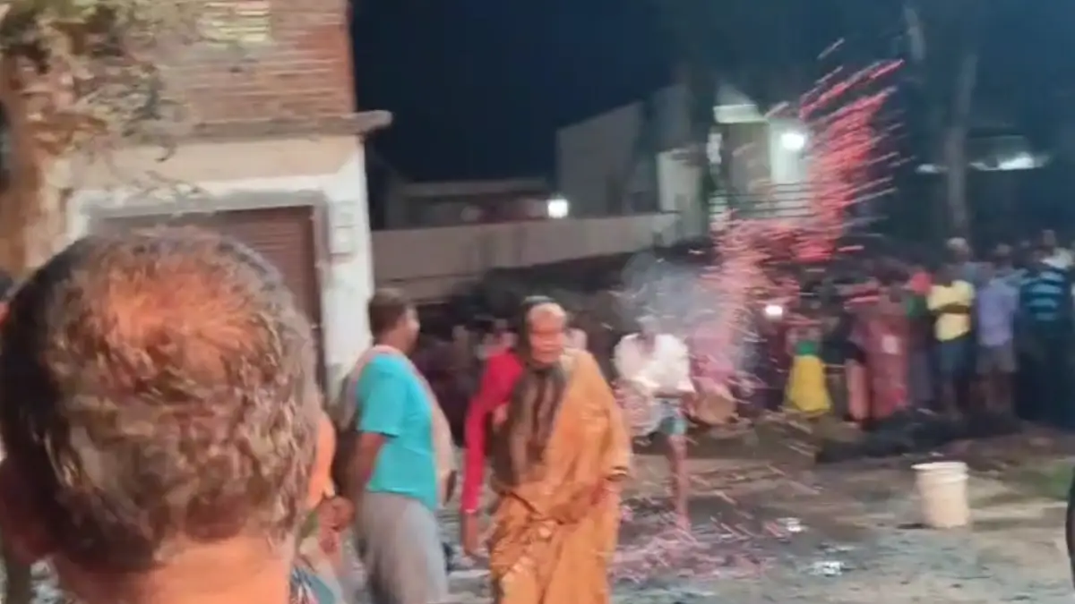 ತೂಬಗೆರೆಯಲ್ಲಿ ಬಾಬಯ್ಯ ಜಲ್ದಿ ಸಂಭ್ರಮ.. ಕೆಂಡವನ್ನು ಮೇಲೆರಚಿಸಿಕೊಂಡ ಭಕ್ತರು!|Video ನೋಡಿ