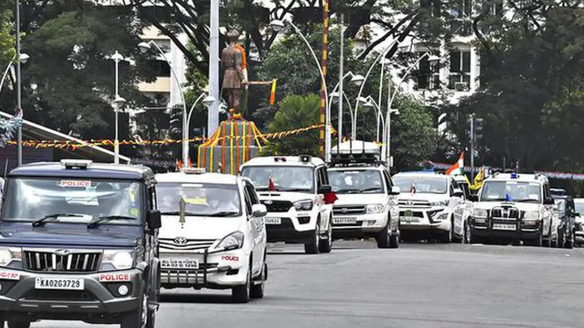 VIP cars in Karnataka do not have sirens..!