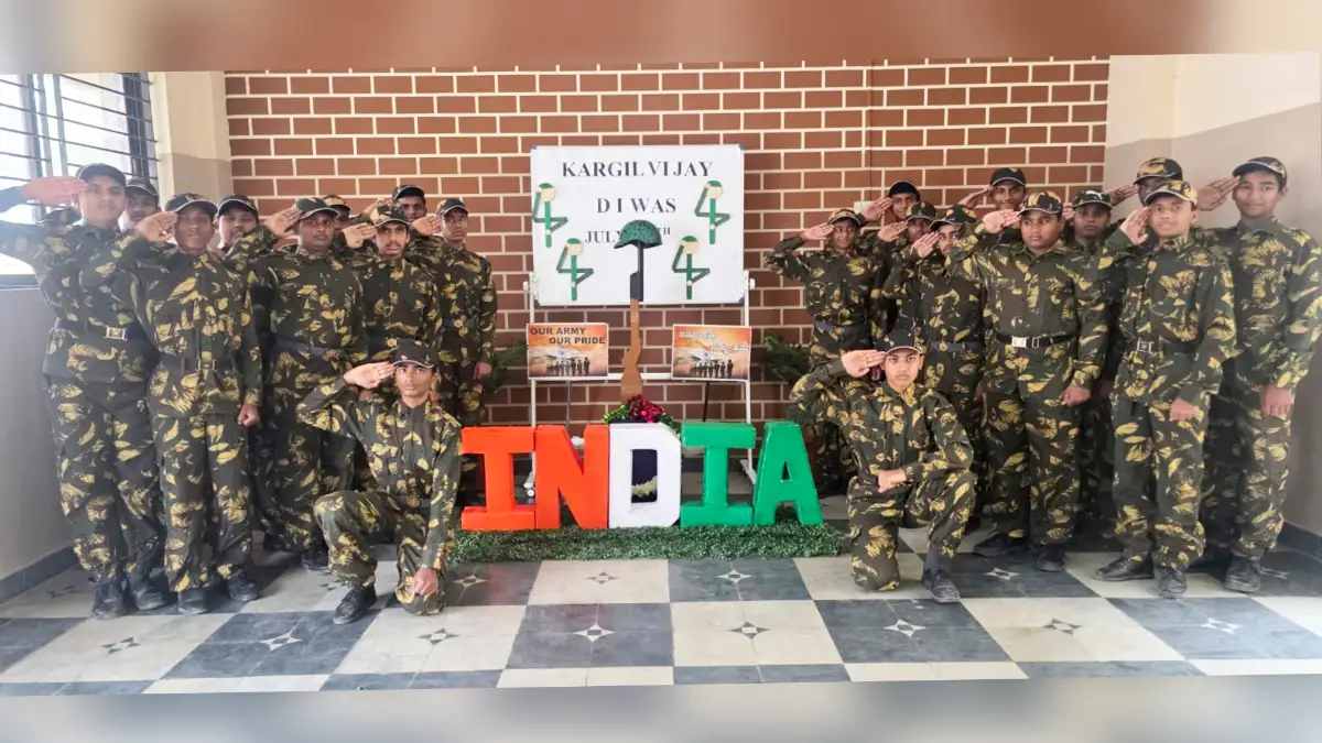 ದೊಡ್ಡಬಳ್ಳಾಪುರ: ನಳಂದ ಪ್ರೌಢಶಾಲೆ ಮತ್ತು ಲಿಟ್ಲ್ ಏಂಜೆಲ್ಸ್ ಅನಂತ ಶಾಲೆಗಳಲ್ಲಿ ಕಾರ್ಗಿಲ್ ವಿಜಯ ದಿವಸ್