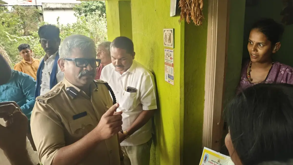 ರಾಜಘಟ್ಟದಲ್ಲಿ ಮನೆ ಮನೆಗೆ ಪೊಲೀಸ್‌ ಯೋಜನೆಗೆ ಎಸ್ಪಿ ಸಿಕೆ ಬಾಬಾ ಚಾಲನೆ