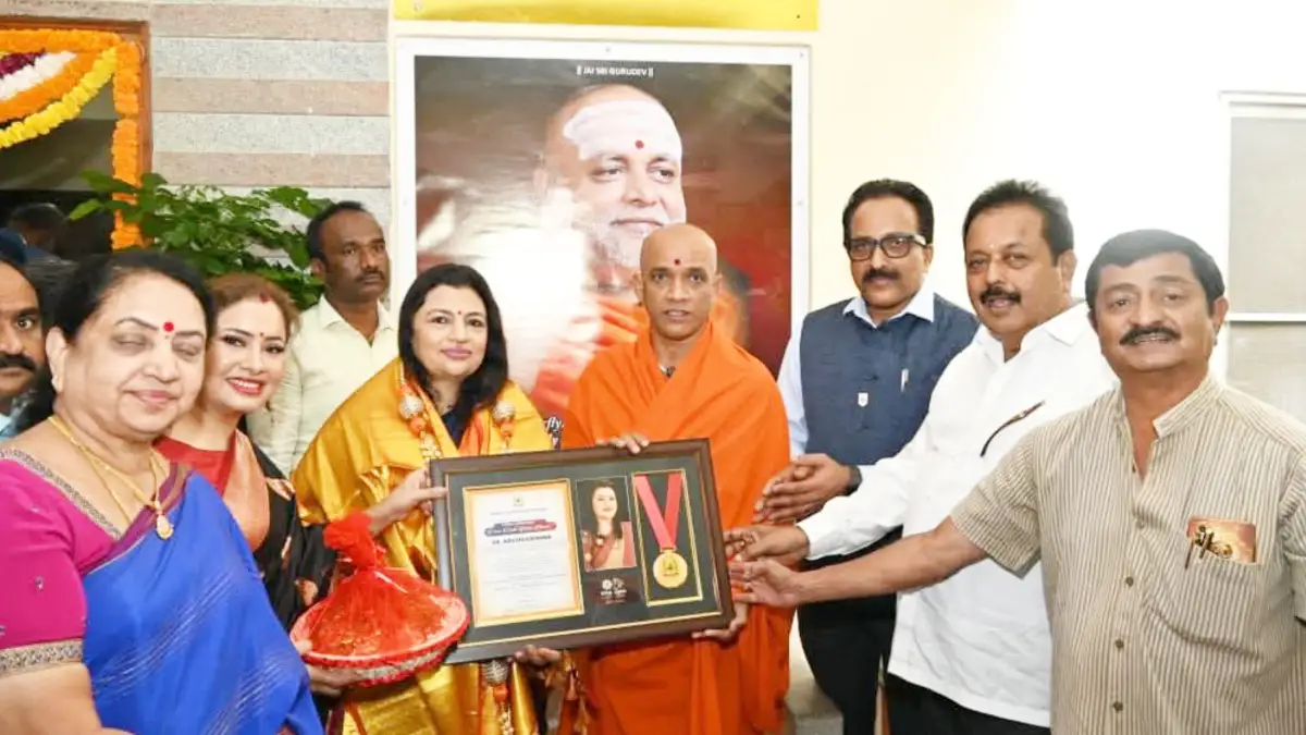 ಡಾ.ಆರತಿ ಕೃಷ್ಣ ಅವರಿಗೆ ವಿಶ್ವ ಒಕ್ಕಲಿಗರ ವೀರ ವನಿತೆ ರತ್ನ ಪ್ರಶಸ್ತಿ