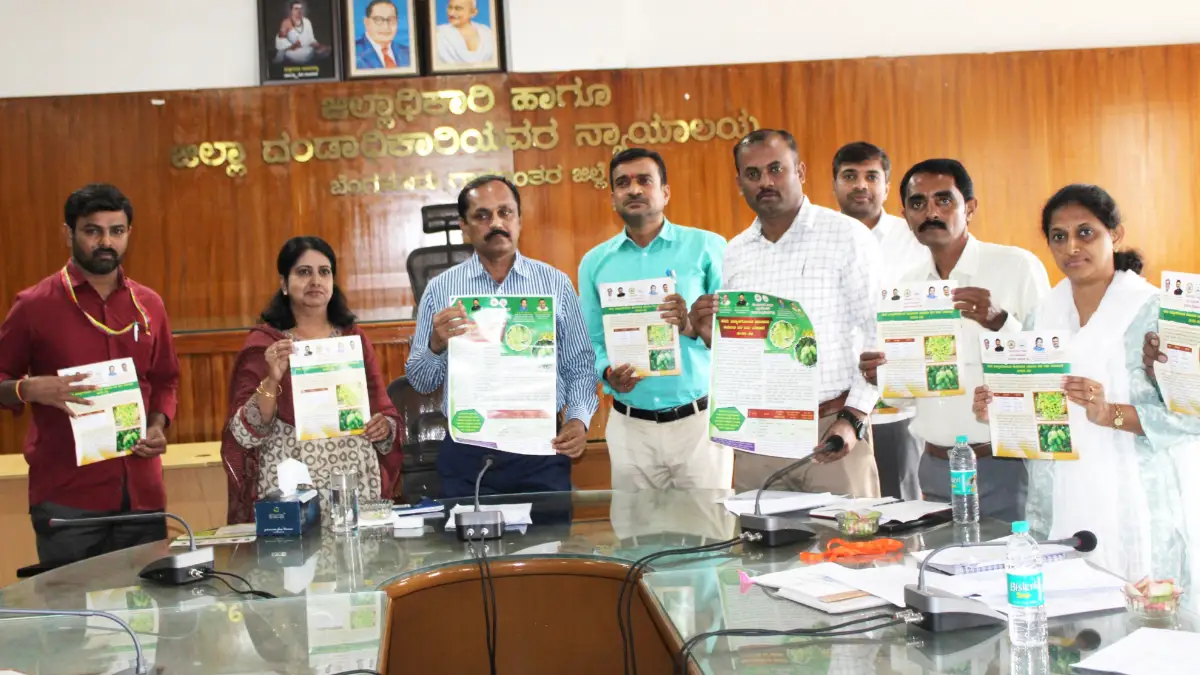 ಬೆಳೆ ವಿಮೆ ಮಾಡಿಸಲು ರೈತರಿಗೆ ಅರಿವು ಮೂಡಿಸಿ: ಎ.ಬಿ ಬಸವರಾಜು