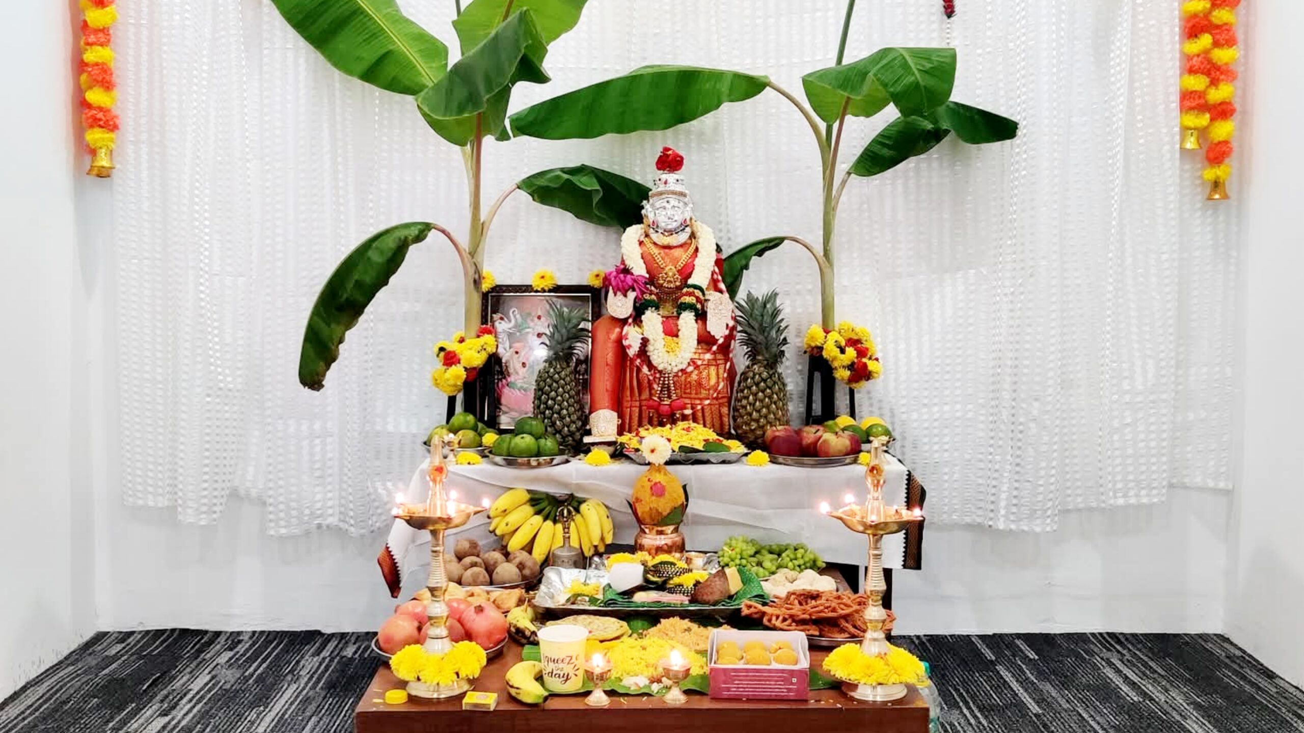 ಶ್ರೀ ವರಮಹಾಲಕ್ಷ್ಮೀ ಹಬ್ಬದ ವಿಶೇಷ: ಪೂಜೆ ಯಾವ ರೀತಿ ಮಾಡಬೇಕೆಂಬ ಕುರಿತು ಸಂಪೂರ್ಣ ಮಾಹಿತಿ ಇಲ್ಲಿದೆ