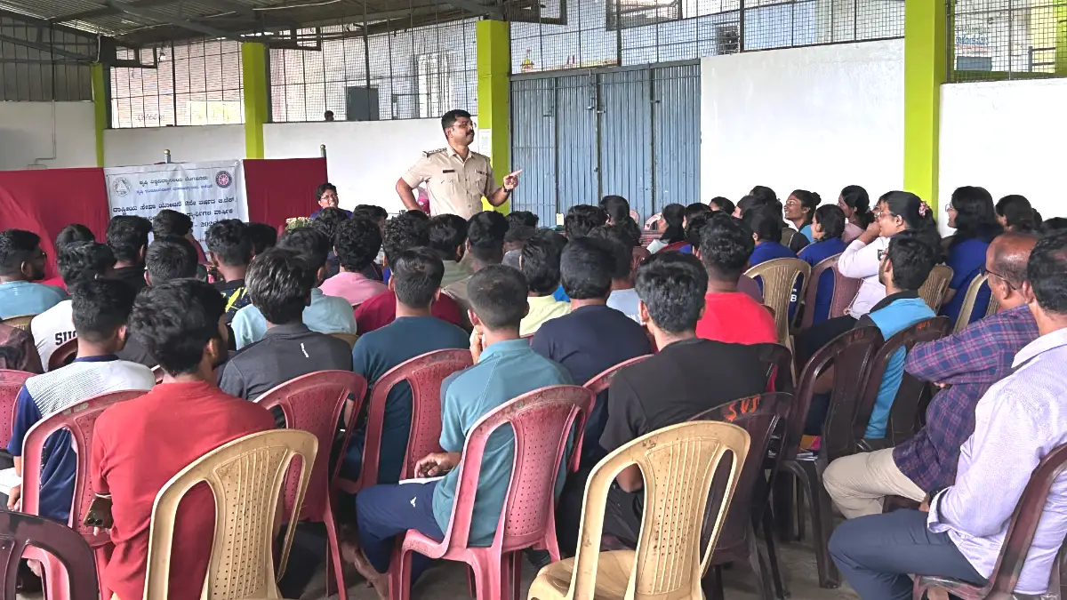 ದೊಡ್ಡಬಳ್ಳಾಪುರ: ಜಿಕೆವಿಕೆ ವಿದ್ಯಾರ್ಥಿಗಳಿಗೆ ಇನ್ಸ್ಪೆಕ್ಟರ್ ಡಾ.ಎಂ.ಬಿ.ನವೀನ್ ಕುಮಾರ್ ಕಾನೂನು ಅರಿವು