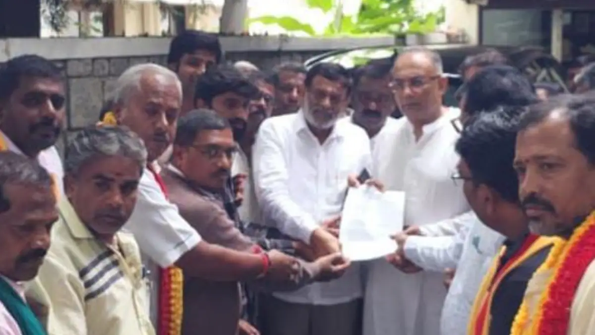ದೊಡ್ಡಬಳ್ಳಾಪುರ: ಜಿಲ್ಲಾಸ್ಪತ್ರೆಗಾಗಿ ಸಚಿವ ದಿನೇಶ್ ಗುಂಡೂರಾವ್ ಭೇಟಿಯಾದ ಹೋರಾಟಗಾರರು
