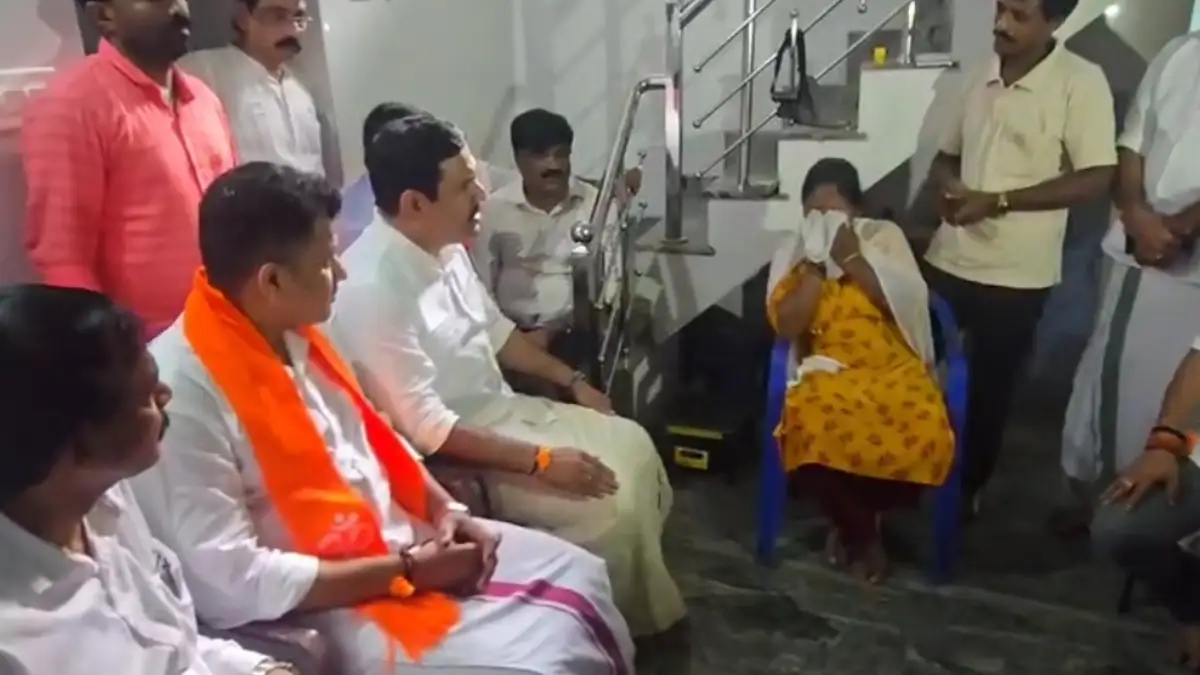ಧರ್ಮಸ್ಥಳ ಚಲೋ ಬೆನ್ನಲ್ಲೇ ಸೌಜನ್ಯ ಮನೆಗೆ ಬಿ.ವೈ.ವಿಜೇಂದ್ರ ಭೇಟಿ.. ಸೌಜನ್ಯ ತಾಯಿ ಕಣ್ಣೀರು