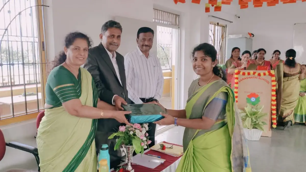 ದೊಡ್ಡಬಳ್ಳಾಪುರ: ಸರಸ್ವತಿ ಶಾಲೆಯಲ್ಲಿ ಶಿಕ್ಷಕರ ದಿನಾಚರಣೆ ಸಂಭ್ರಮ