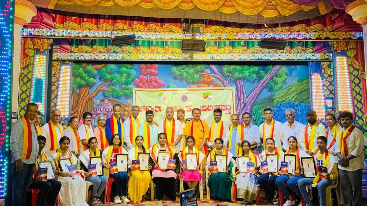 SSLC ಪರೀಕ್ಷೆ ಕನ್ನಡದಲ್ಲಿ 125ಕ್ಕೆ 125 ಅಂಕ: ದೊಡ್ಡಬಳ್ಳಾಪುರ ಕಸಾಪದಿಂದ ಸನ್ಮಾನ
