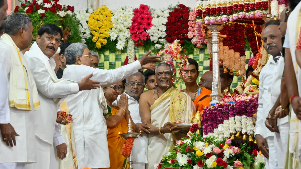 ಗೋಡಾ ಹೈ-ಮೈದಾನ್ ಹೈ: ಬನ್ನಿ ಚುನಾವಣೆಯಲ್ಲಿ ರಾಜಕಾರಣ ಮಾಡೋಣ: ನಾಡ ಹಬ್ಬದ ವಿಚಾರದಲ್ಲಿ ಕೆಟ್ಟ ರಾಜಕಾರಣ ಬೇಡ: ಸಿಎಂ ಸಿದ್ದರಾಮಯ್ಯ ಸವಾಲು
