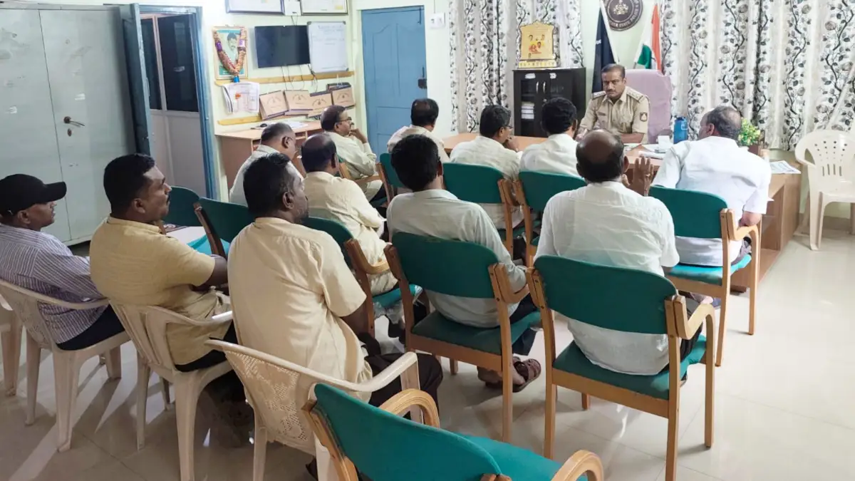 ದೊಡ್ಡಬಳ್ಳಾಪುರದಲ್ಲಿ ಅಕ್ರಮ ಬಾಂಗ್ಲಾ ವಲಸಿಗರ ವದಂತಿ.. ತುರ್ತು ಸಭೆ ನಡೆಸಿದ ಪೊಲೀಸರು