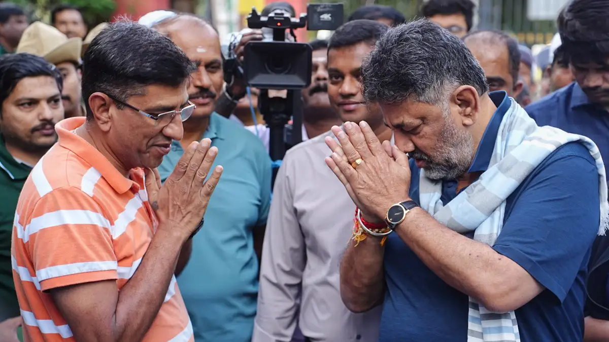 HDK ಕರೆಗೆ ತಿರುಗೇಟು; ವಿದ್ಯಾವಂತರು ‘ಎ ಖಾತಾ ಪರಿವರ್ತನೆ’ ಒಪ್ಪುತ್ತಿರುವುದಕ್ಕೆ ಡಿಸಿಎಂ ಡಿ.ಕೆ. ಶಿವಕುಮಾರ್ ಧನ್ಯವಾದ| Video