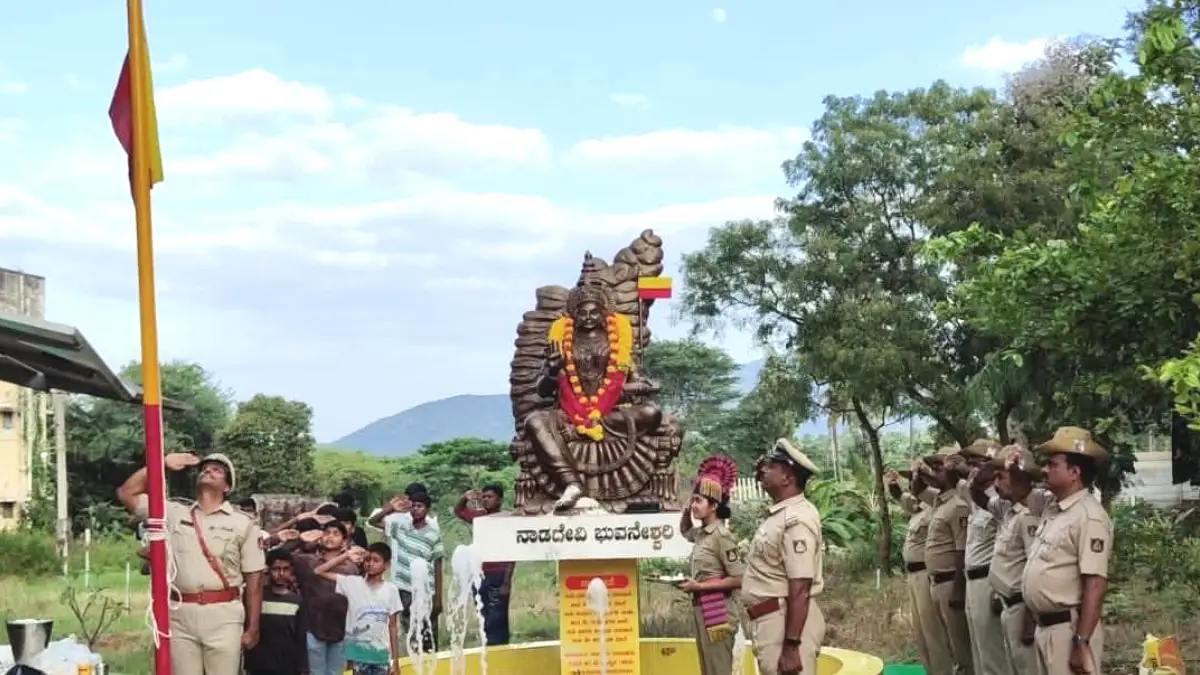 ಹೊಸಹಳ್ಳಿ ಪೊಲೀಸ್ ಠಾಣೆ ಆವರಣದಲ್ಲಿ ಭುವನೇಶ್ವರಿ ವಿಗ್ರಹ ಅನಾವರಣ