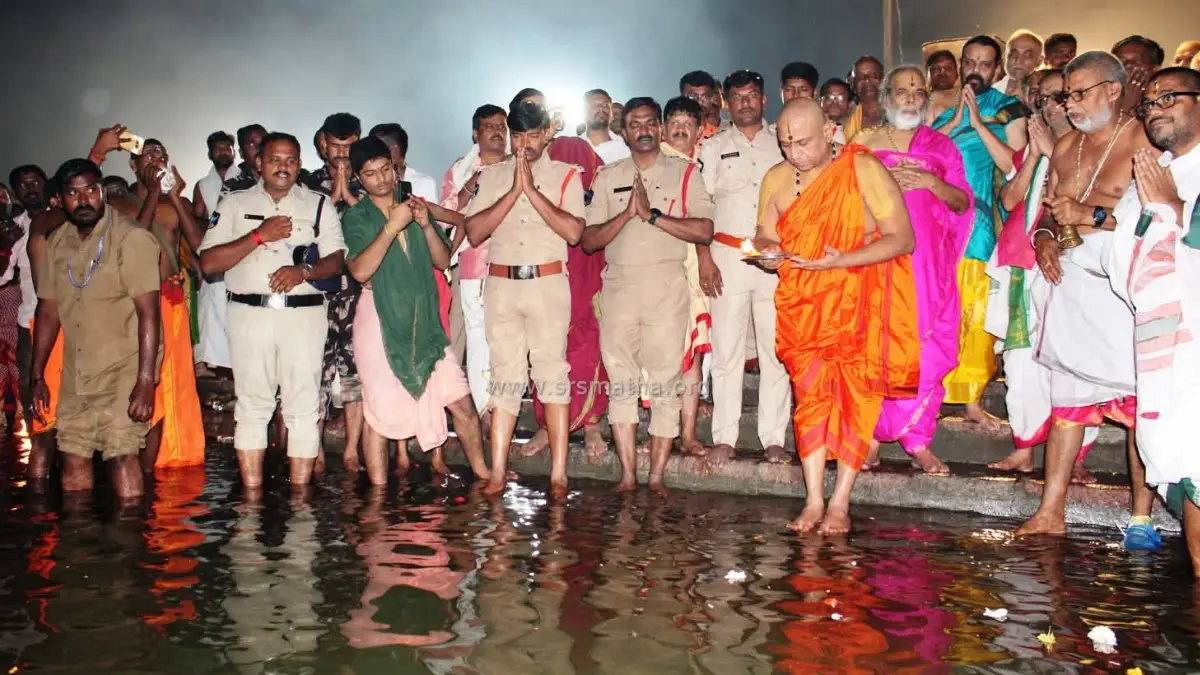 ಗುಡ್ಮಾರ್ನಿಂಗ್ ನ್ಯೂಸ್: ಮಂತ್ರಾಲಯದಲ್ಲಿ ತುಂಗಾರತಿ