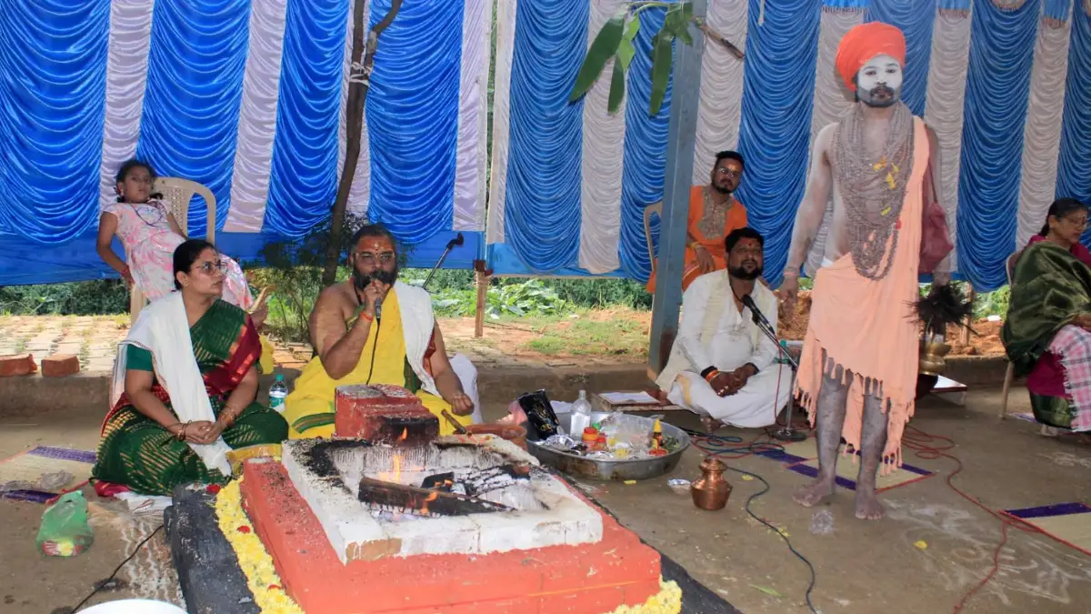ದೊಡ್ಡಬಳ್ಳಾಪುರದಲ್ಲಿ ಮಹಾಯಜ್ಞ: ನಾಗಾಸಾಧುಗಳ ದರ್ಶನ ಪಡೆದ ಭಕ್ತಾದಿಗಳು