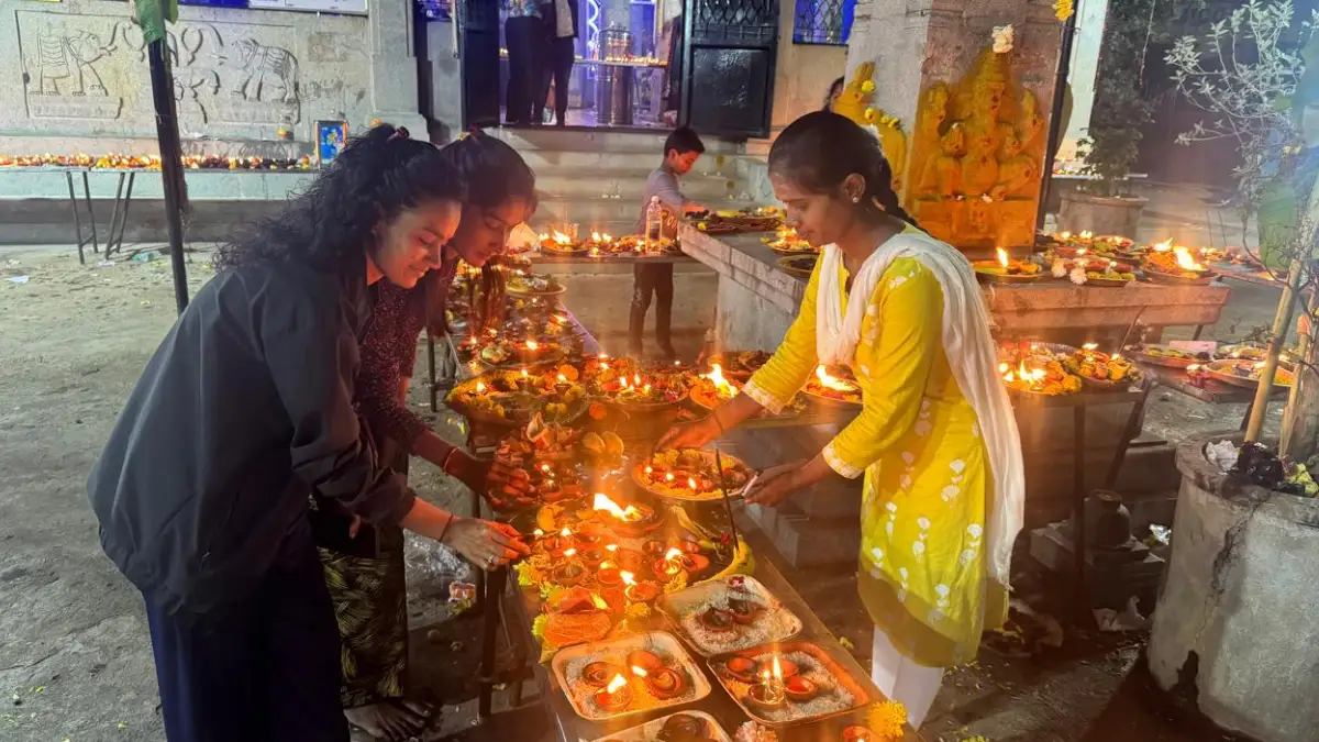 ಪಾಲನಜೋಗಹಳ್ಳಿಯಲ್ಲಿ ಲಕ್ಷ ದೀಪೋತ್ಸವ