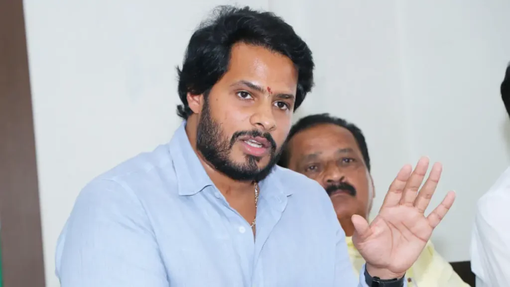 Renting a garbage sweeping machine cost Rs 613 crore: Nikhil Kumaraswamy