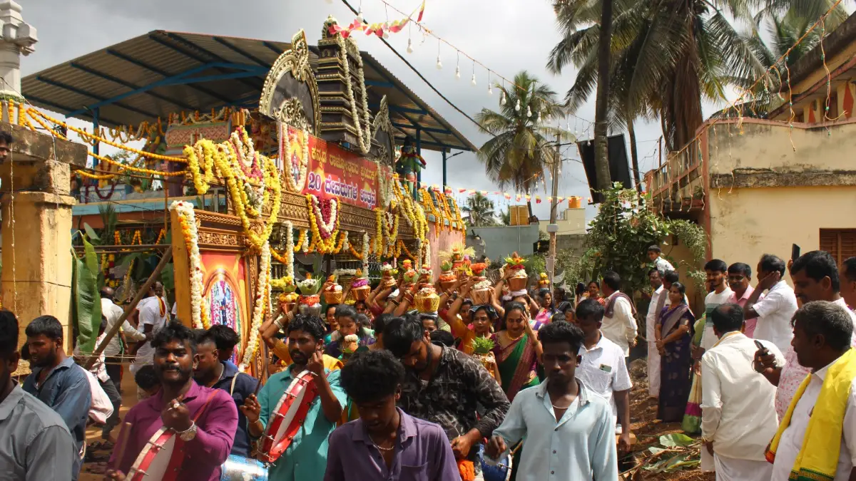 ಕುಂಟನಹಳ್ಳಿಯಲ್ಲಿ ಸಂಭ್ರಮದ ಕನ್ನಡ ರಾಜ್ಯೋತ್ಸವ ಸಂಭ್ರಮ: 22 ದೇವತಾ ಮೂರ್ತಿಗಳ ಅದ್ಧೂರಿ ಪೂಜಾ ಉತ್ಸವ