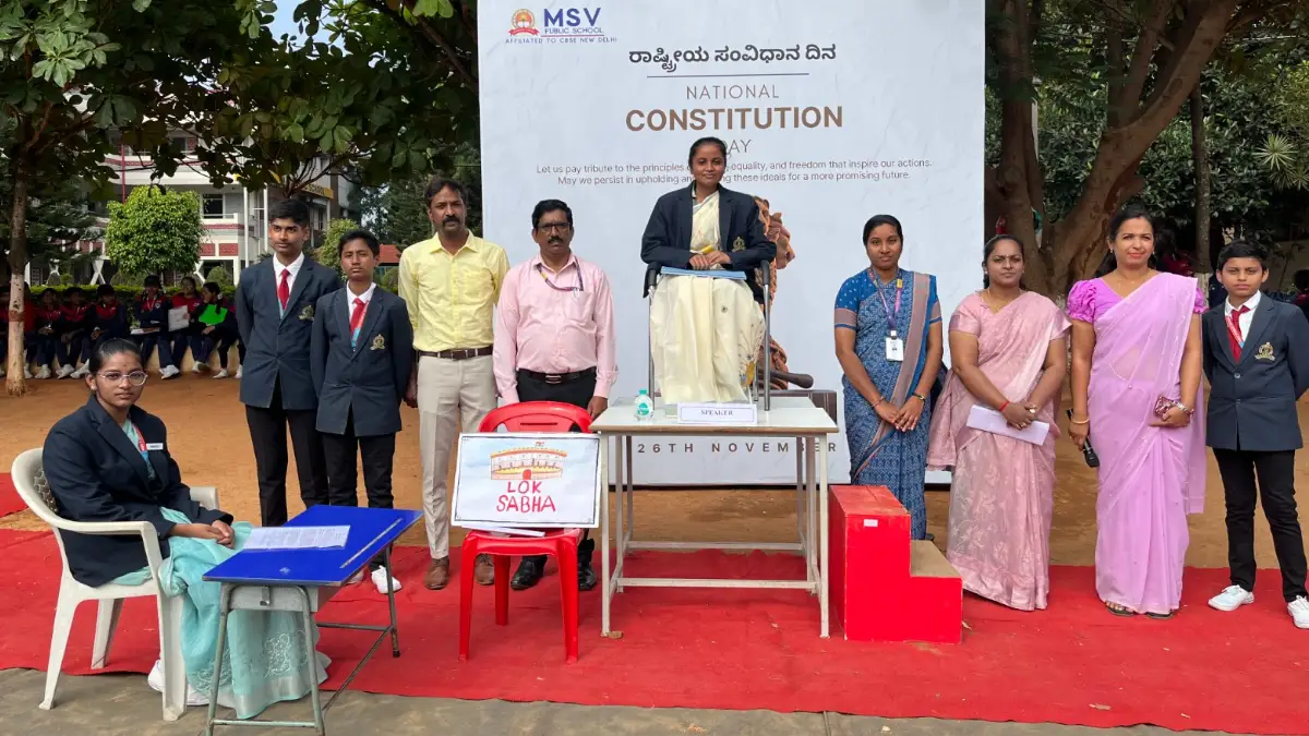 ದೊಡ್ಡಬಳ್ಳಾಪುರದ ಎಂಎಸ್‌ವಿ ಪಬ್ಲಿಕ್ ಶಾಲೆಯಲ್ಲಿ ಸಂವಿಧಾನ ದಿನಾಚರಣೆ: ವಿದ್ಯಾರ್ಥಿಗಳಿಂದ ನಡೆದ ಅಣಕು ಸಂಸತ್ತು