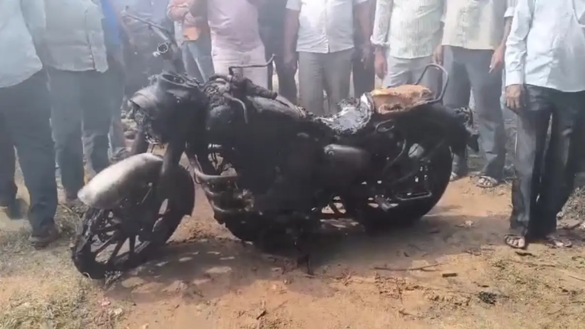 ನೋಡ ನೋಡುತ್ತಿದ್ದಂತೆ ಫರ್ನಿಚರ್ ಗೋದಾಮಿಗೆ ಬೆಂಕಿ..!