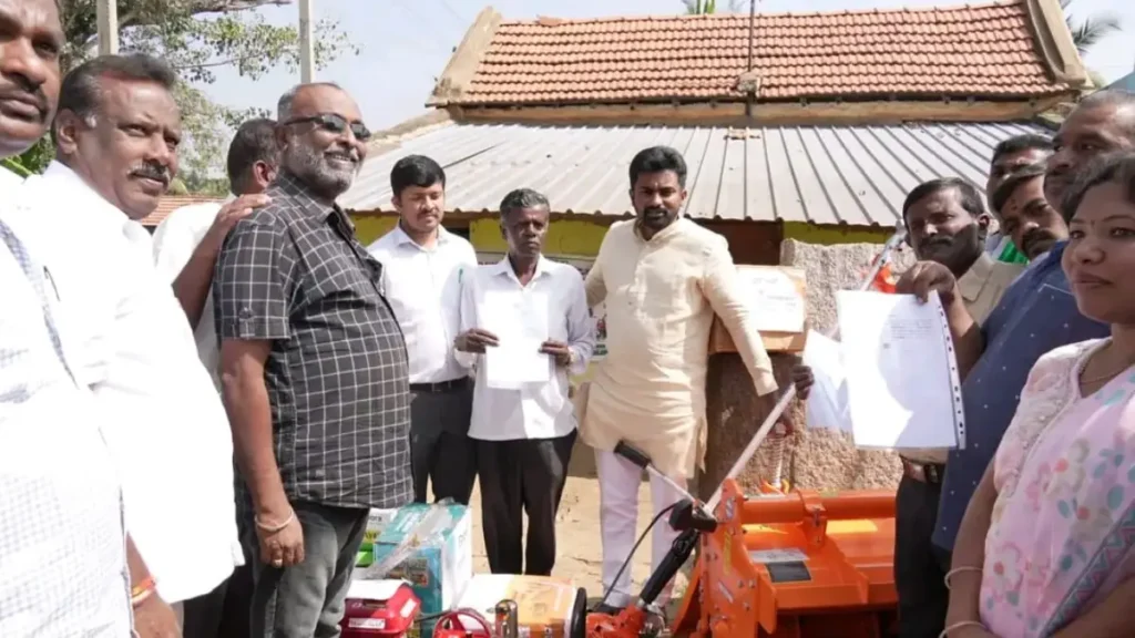 ದೊಡ್ಡಬಳ್ಳಾಪುರ: ಕಾರೇಪುರದಲ್ಲಿ ರಾಷ್ಟ್ರೀಯ ರೈತ ದಿನಾಚರಣೆ.. ಪ್ರಗತಿ ಪರ ರೈತರಿಗೆ ಸನ್ಮಾನ