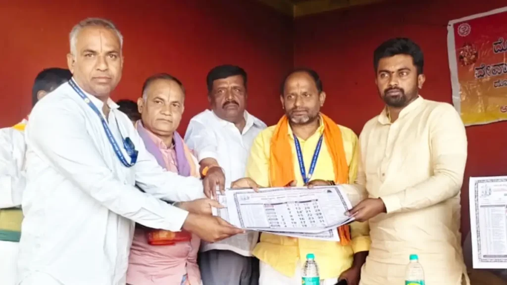ದೊಡ್ಡಬಳ್ಳಾಪುರ: ಅರ್ಚಕರು- ಆಗಮಿಕರ ಸಂಘದ ಕ್ಯಾಲೆಂಡರ್ ಬಿಡುಗಡೆ