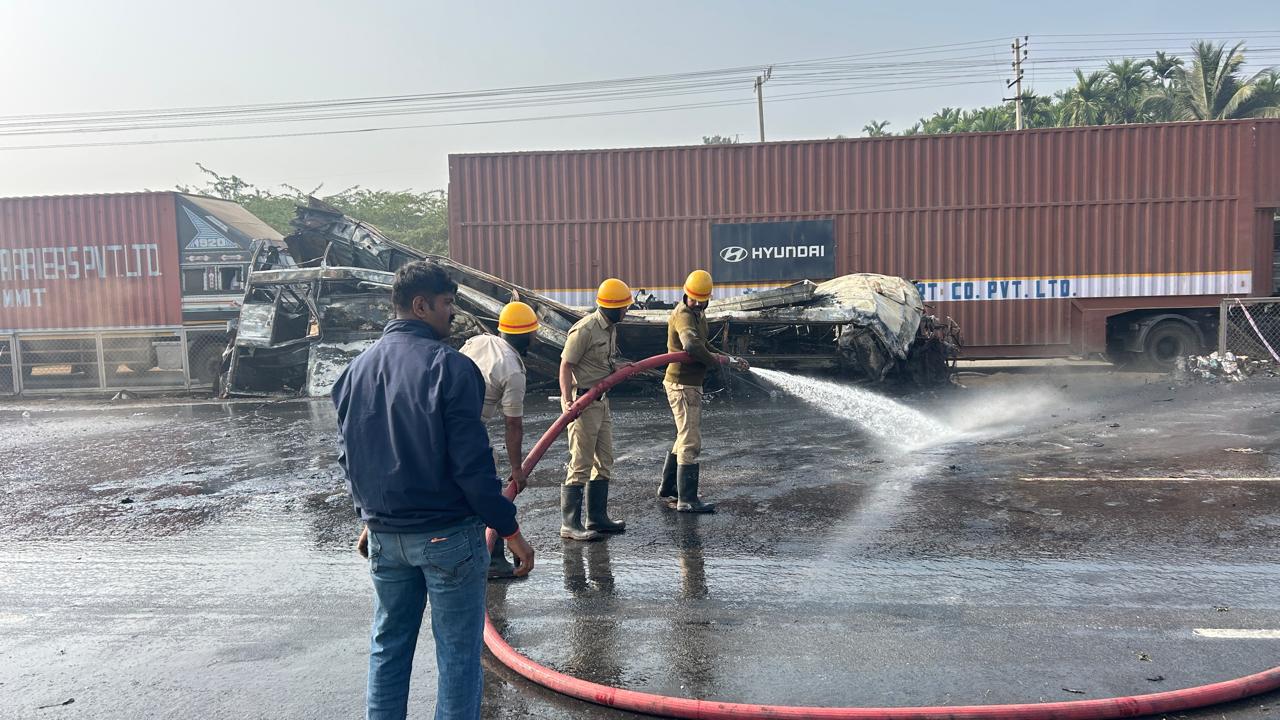 ಬಸ್‌ ದುರಂತ: ಚಿಕಿತ್ಸೆ ಫಲಕಾರಿಯಾಗದೆ ಚಾಲಕ ಸಾವು.!